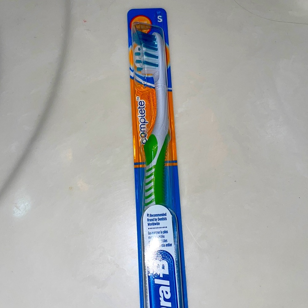 Tooth brush. Blue/Green.